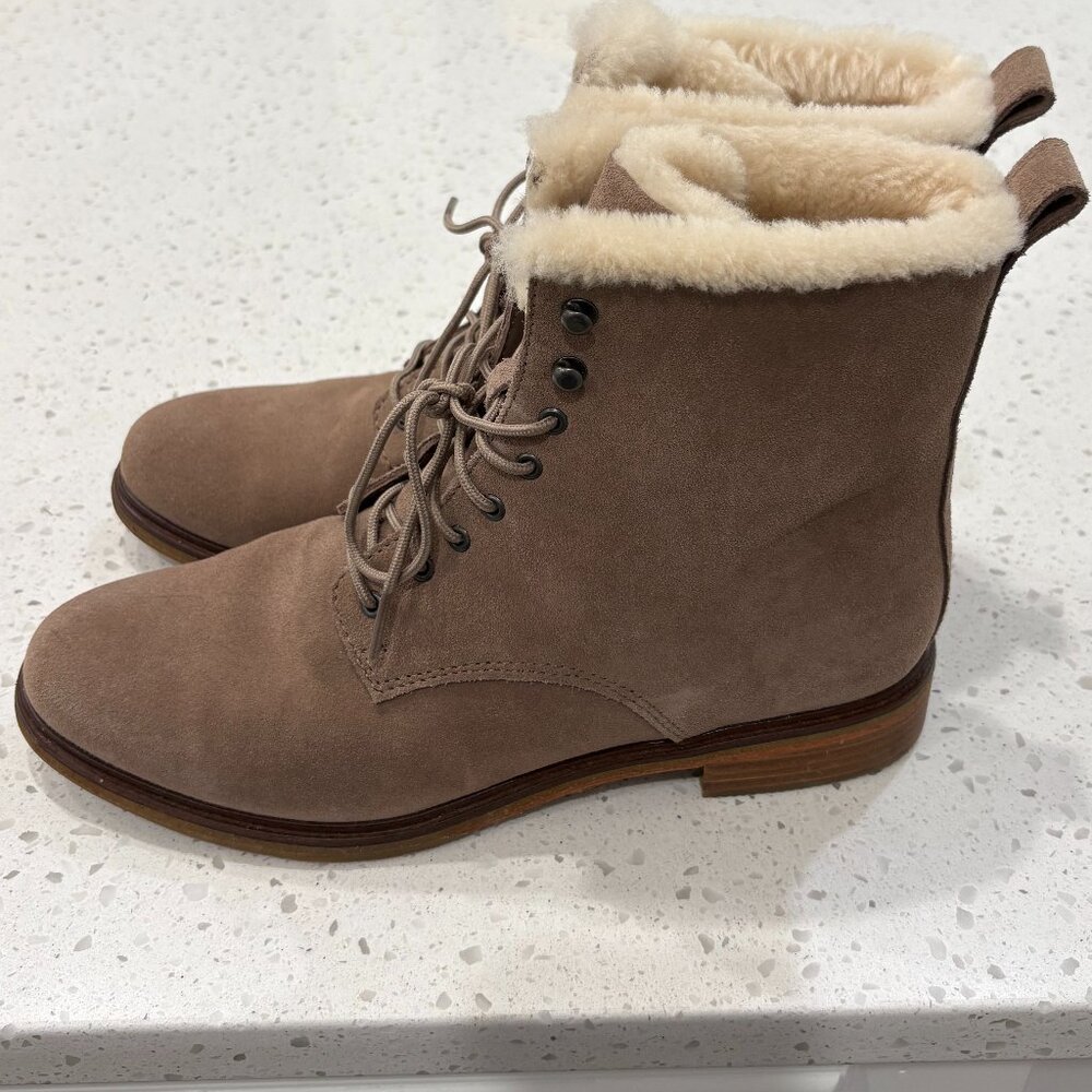 Clarks Womens 10 Clarkdale Lace Suede Ankle Boots Taupe